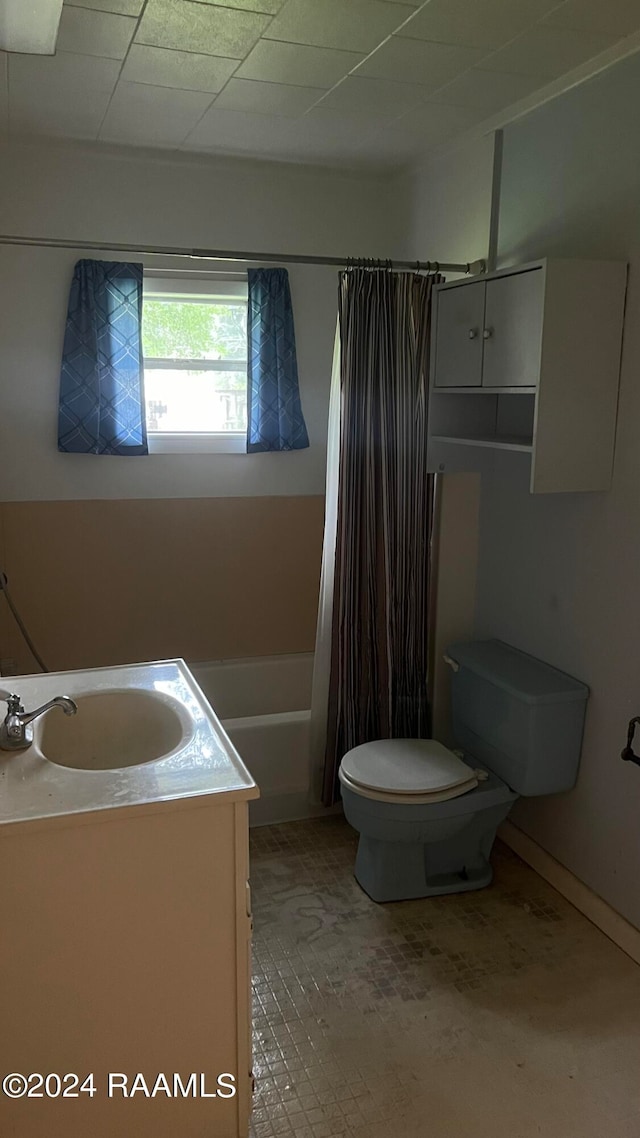 full bathroom with toilet, shower / tub combo with curtain, and vanity