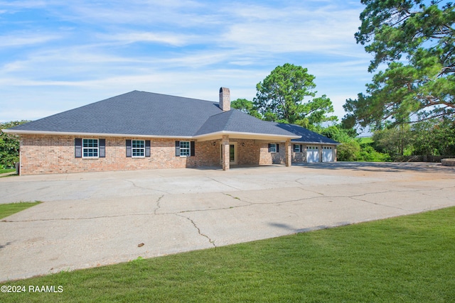 ranch-style home with a front lawn