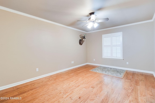 spare room featuring crown molding, light hardwood / wood-style flooring, and ceiling fan