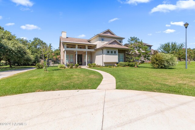 view of front of home featuring a front lawn