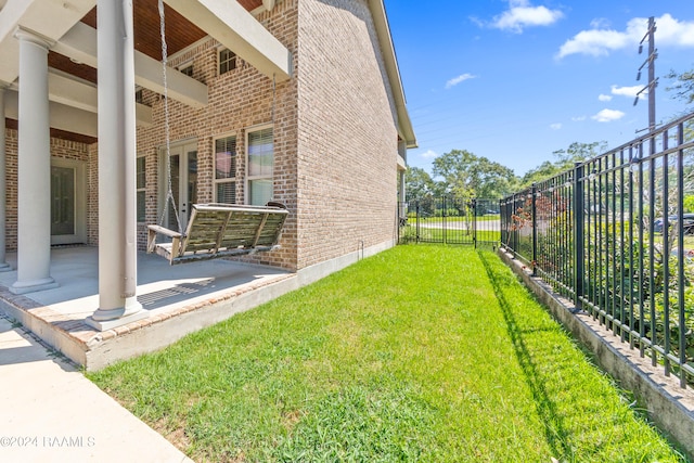 view of yard featuring a patio area