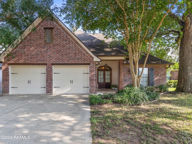 view of front property featuring a garage