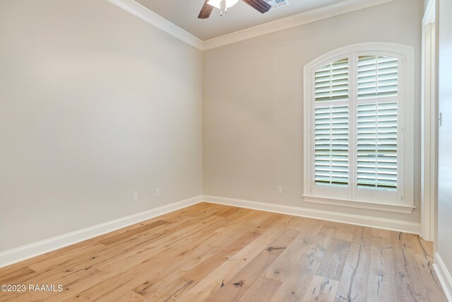 empty room featuring crown molding, light hardwood / wood-style flooring, and ceiling fan