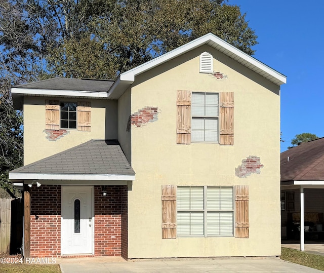 view of front facade featuring a carport