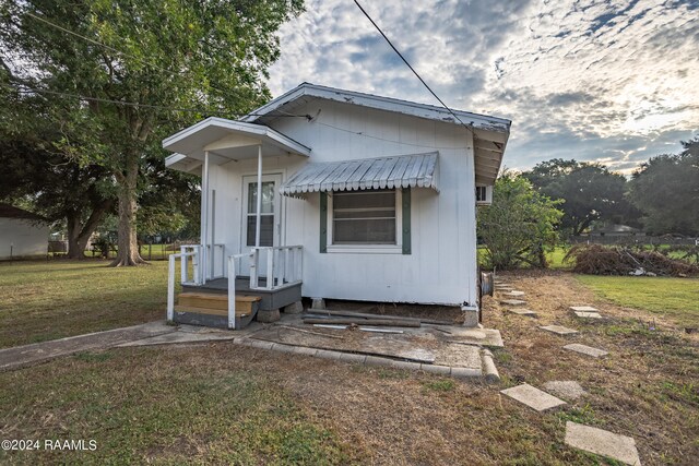 bungalow-style house featuring a front yard