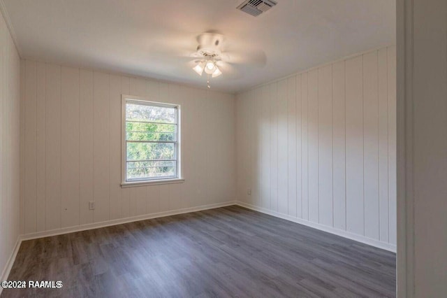 unfurnished room featuring dark wood-type flooring and ceiling fan