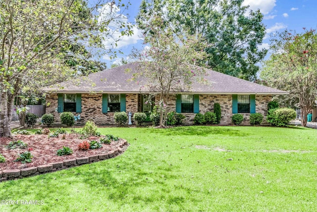 192 Tillou Andrus Dr, Opelousas, LA 70570 - single story home with a front lawn and brick siding
