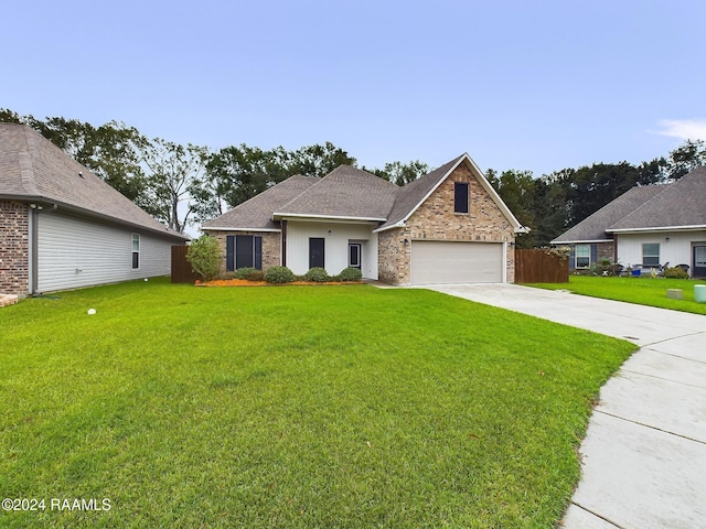 view of front facade featuring a front lawn and a garage