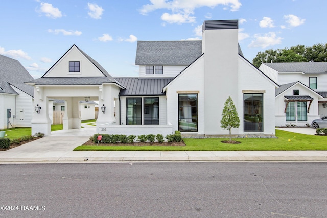 view of modern farmhouse style home