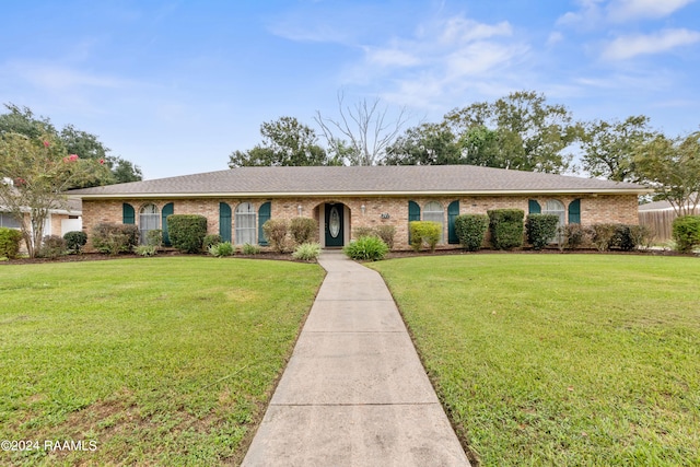 single story home with a front lawn