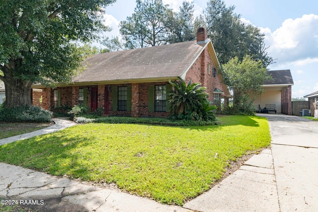 view of front of property with a front lawn