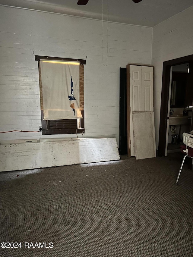 empty room featuring ceiling fan and carpet floors