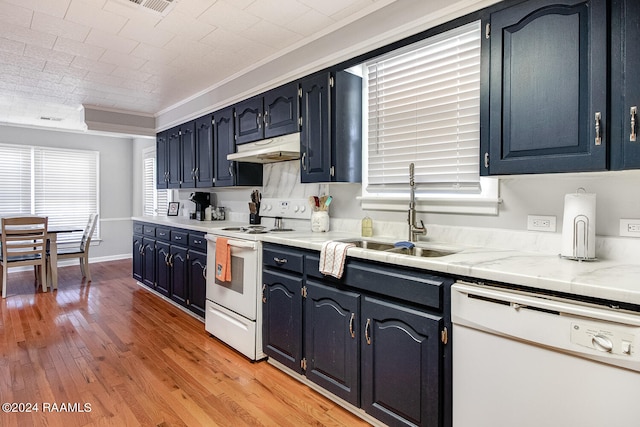 kitchen with sink, light hardwood / wood-style flooring, white appliances, crown molding, and blue cabinets