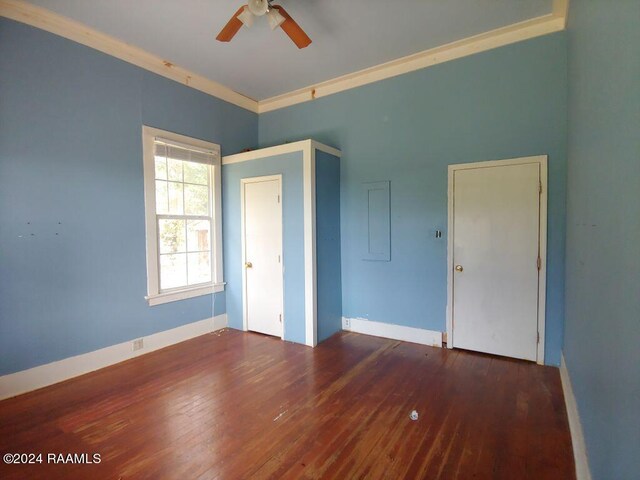 empty room with ceiling fan, ornamental molding, and dark hardwood / wood-style flooring