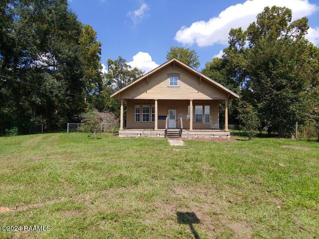 view of front of house with a porch and a front yard