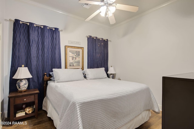 bedroom featuring dark hardwood / wood-style floors, crown molding, and ceiling fan