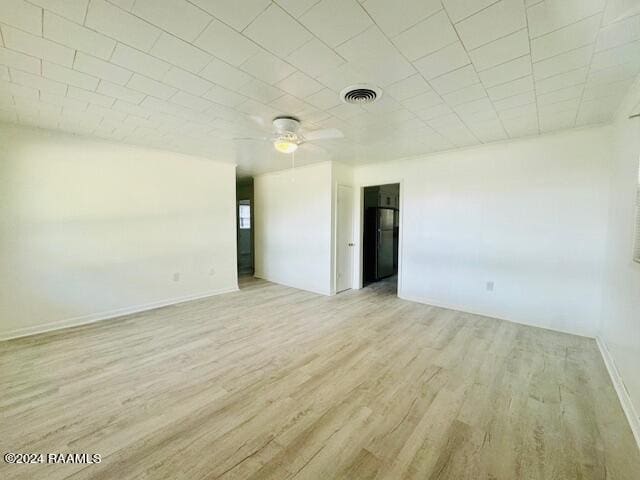 unfurnished room featuring ceiling fan and light hardwood / wood-style flooring