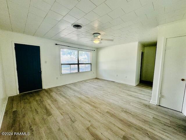 spare room with light hardwood / wood-style flooring and ceiling fan