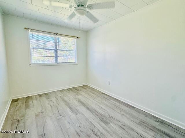 empty room featuring light hardwood / wood-style floors and ceiling fan