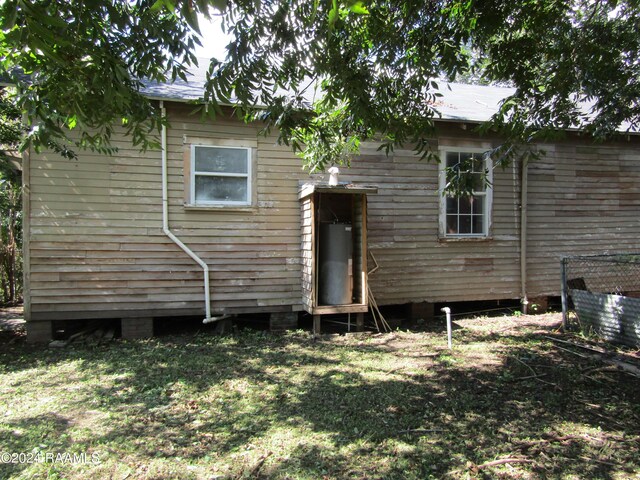 exterior space featuring a yard