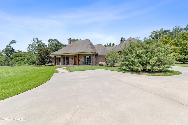 view of front of house with a front yard