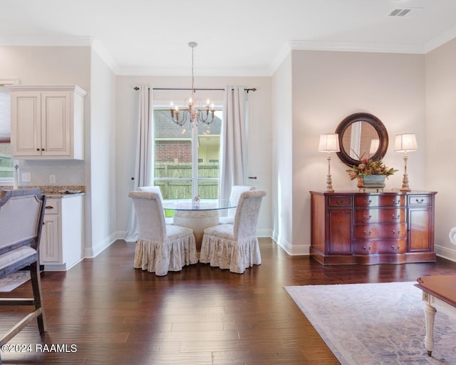 dining space featuring ornamental molding, dark hardwood / wood-style floors, and a chandelier