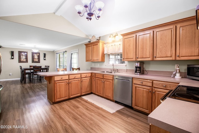 kitchen with sink, decorative light fixtures, light wood-type flooring, appliances with stainless steel finishes, and kitchen peninsula