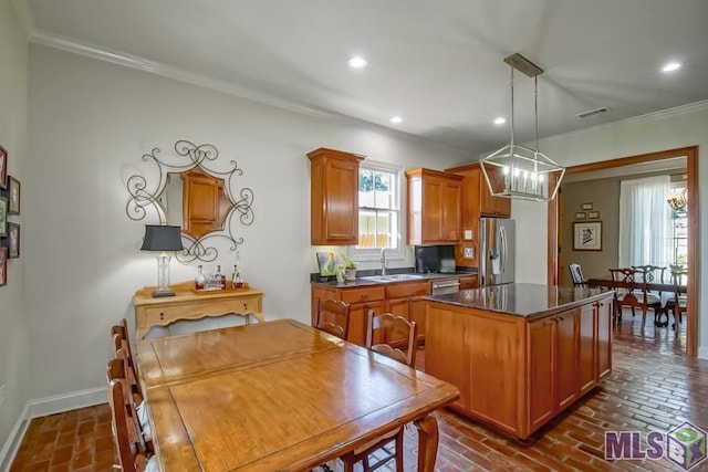 kitchen with stainless steel appliances, dark countertops, a center island, and recessed lighting