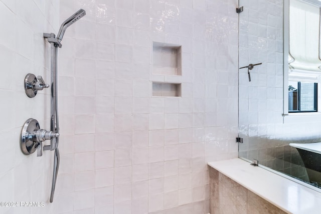 bathroom featuring a tile shower