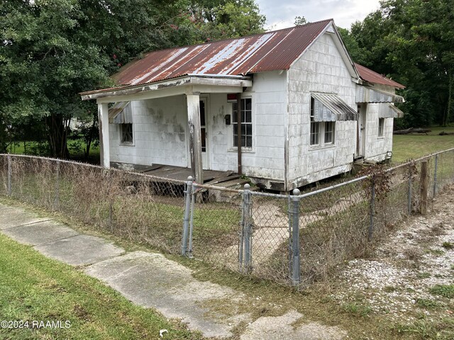 view of side of property