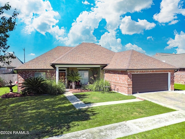 view of front facade featuring a front yard and a garage