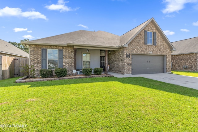 view of front of home featuring a front yard