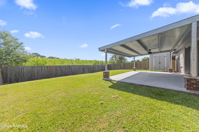 view of yard featuring a patio