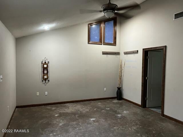 empty room with ceiling fan