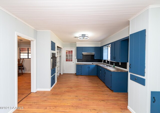 kitchen with blue cabinets, sink, ornamental molding, light hardwood / wood-style flooring, and black oven