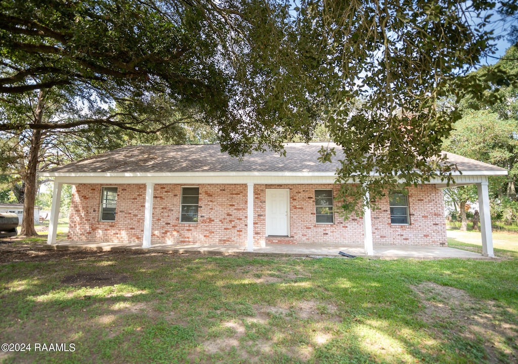 258 Murphy Richard Loop, Eunice, LA 70535 - ranch-style house featuring brick siding, a front yard, and a patio area
