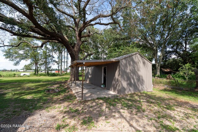 view of outdoor structure featuring a yard