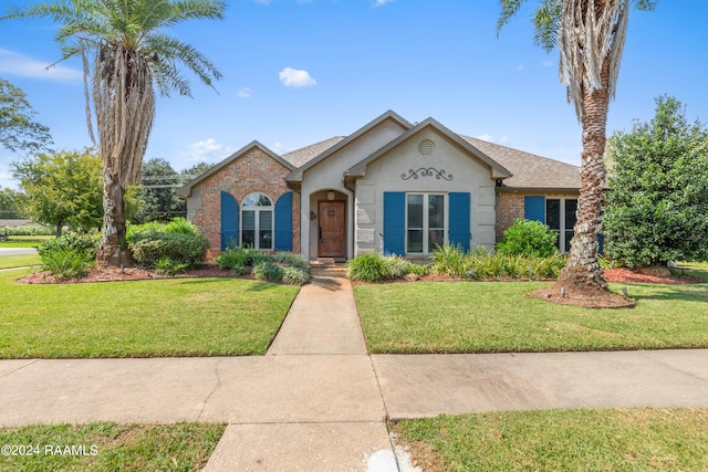 view of front of home featuring a front lawn