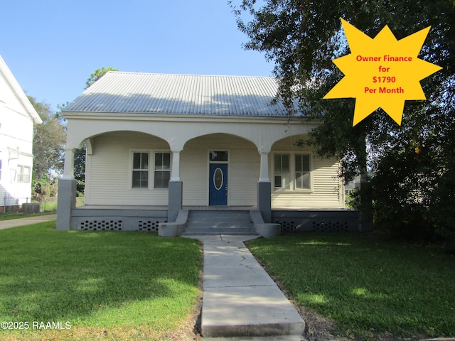 view of front of house featuring a front yard and a porch