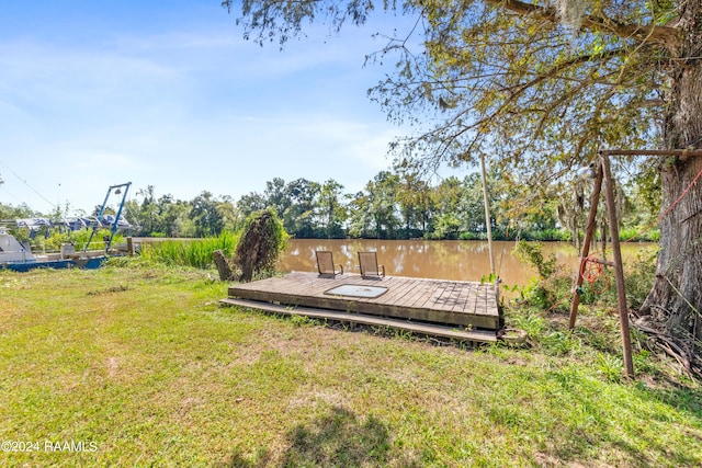 view of yard featuring a water view