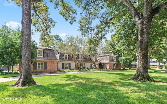 view of front of property with a front lawn