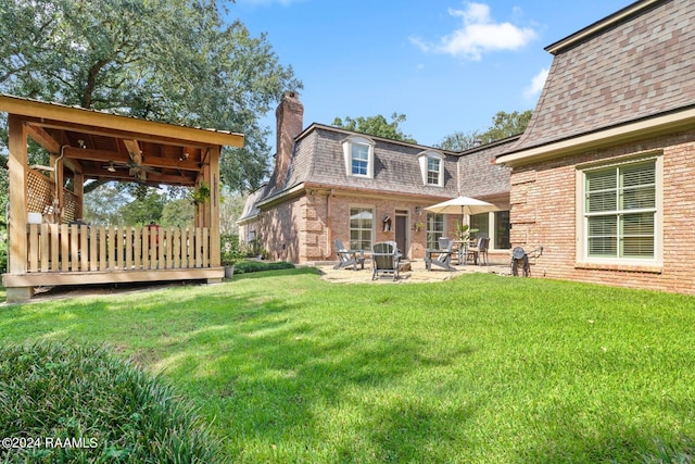 view of yard with a patio area