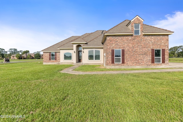 view of front of house with a front lawn