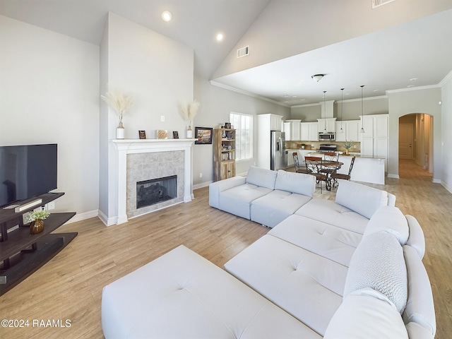 102 Rue Gambetta, Lafayette, LA 70507 - living room with arched walkways, baseboards, light wood-style flooring, crown molding, and recessed lighting