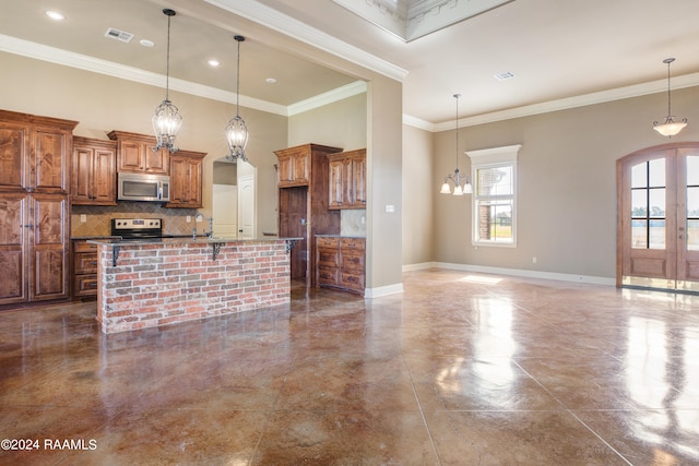 kitchen with a center island with sink, pendant lighting, stainless steel appliances, and tasteful backsplash