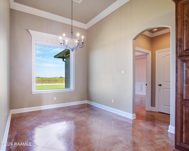 empty room featuring ornamental molding and an inviting chandelier