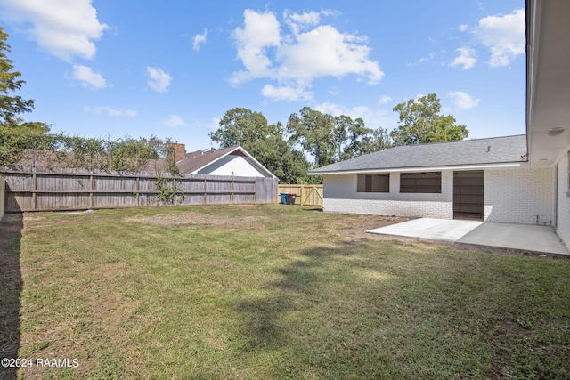 view of yard with a patio area