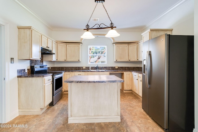 kitchen with hanging light fixtures, sink, stainless steel appliances, a center island, and light brown cabinetry