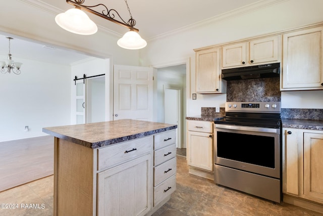 kitchen featuring a kitchen island, stainless steel electric range oven, a barn door, ornamental molding, and decorative light fixtures