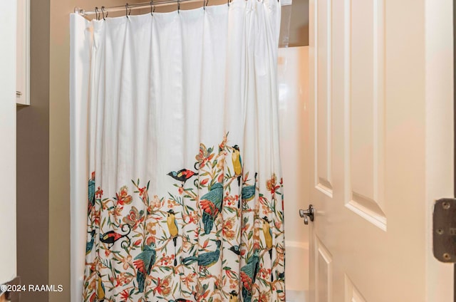 bathroom featuring curtained shower